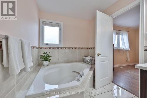 30 Saint Avenue, Bradford West Gwillimbury, ON 