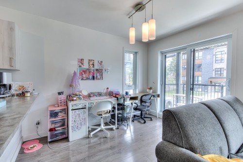 Salon - 203-9005 Rue Du Tisserand, Mirabel, QC 