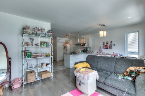 Salon - 203-9005 Rue Du Tisserand, Mirabel, QC 