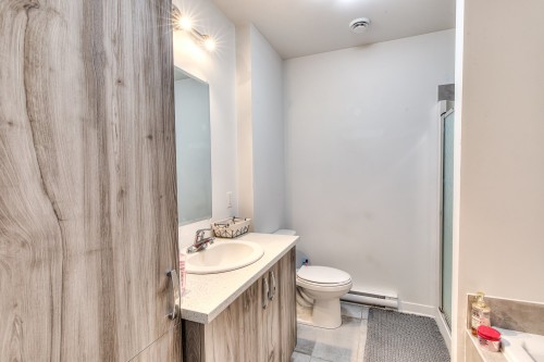 Salle de bains - 203-9005 Rue Du Tisserand, Mirabel, QC 