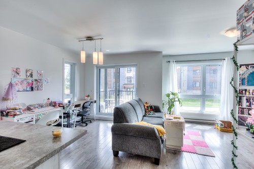 Salon - 203-9005 Rue Du Tisserand, Mirabel, QC 