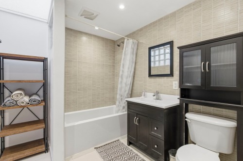 Bathroom - 6675 Av. De Montmagny, Montréal (Le Sud-Ouest), QC - Indoor Photo Showing Bathroom