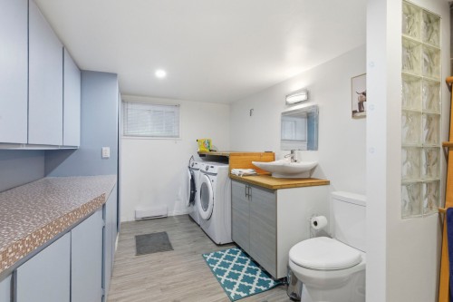 Bathroom - 6675 Av. De Montmagny, Montréal (Le Sud-Ouest), QC - Indoor Photo Showing Laundry Room
