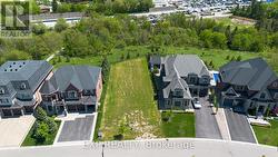 25 HOGAN COURT King (King City), ON L7B 1C9