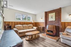 Rec room w/above grade windows - 