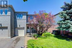 423 LEVANNA LANE Oakville, ON L6H 6B8