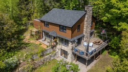 1559 Rue du Skieur  Sainte-Adèle, QC J8B 2Y9