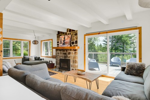 Salon - 1559 Rue Du Skieur, Sainte-Adèle, QC 