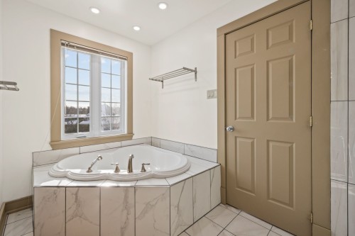 Master Bathroom - 131 Rue De St-Vallier, Gatineau (Gatineau), QC 