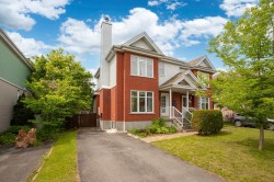 327 Rue Moquin  Longueuil (Le Vieux-Longueuil), QC J4L 4V9
