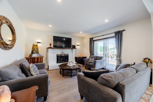 Salle familiale - 16 Rue Labrèche, Kirkland, QC 