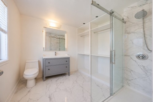 Salle de bains attenante à la CCP - 16 Rue Labrèche, Kirkland, QC 