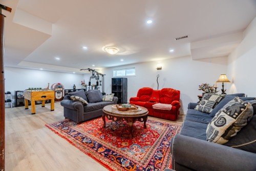 Salle familiale - 16 Rue Labrèche, Kirkland, QC 