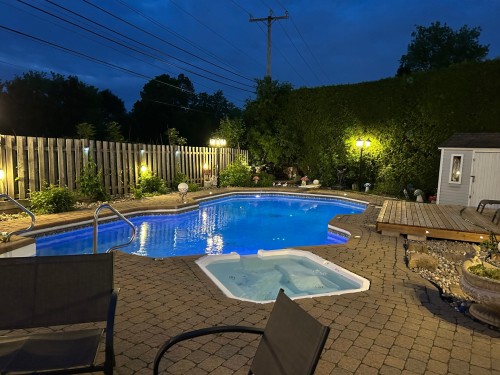 Piscine - 16 Rue Labrèche, Kirkland, QC 