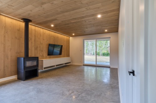 Salon - 15 Ch. Joseph-Robert, Saint-Donat, QC 