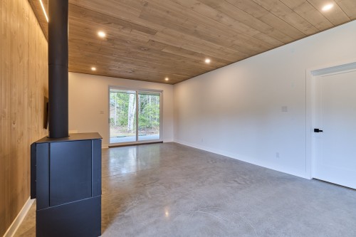 Salon - 15 Ch. Joseph-Robert, Saint-Donat, QC 