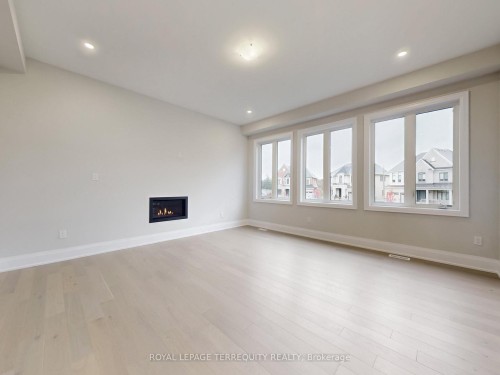 161 Cranberry Lane, Aurora, ON - Indoor With Fireplace