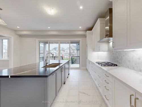 161 Cranberry Lane, Aurora, ON - Indoor Photo Showing Kitchen With Upgraded Kitchen