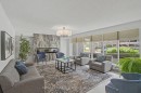 1011-40 William Roe Boulevard, Newmarket, ON  - Indoor Photo Showing Living Room With Fireplace 