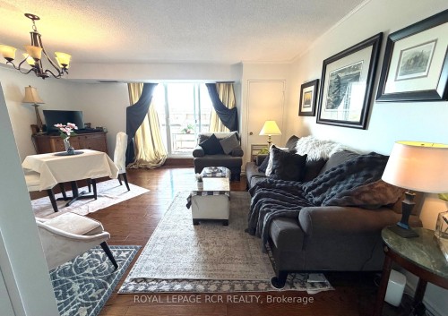 1011-40 William Roe Boulevard, Newmarket, ON - Indoor Photo Showing Living Room