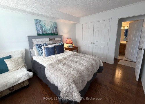 1011-40 William Roe Boulevard, Newmarket, ON - Indoor Photo Showing Bedroom