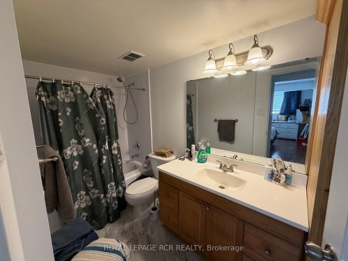 1011-40 William Roe Boulevard, Newmarket, ON - Indoor Photo Showing Bathroom