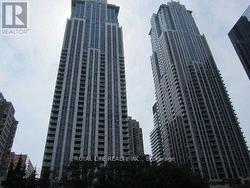 809 - 763 BAY STREET Toronto, ON M5G 2R3