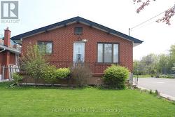 221 COCKSFIELD AVENUE Toronto, ON M3H 3T6