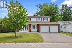 10 HIGHPARK CRESCENT Ottawa, ON K1B 3G8