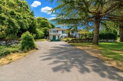 3803 Merriman Dr Saanich, BC V8P 2S9