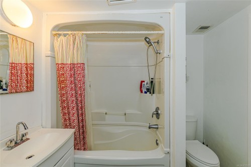 3803 Merriman Dr, Saanich, BC 