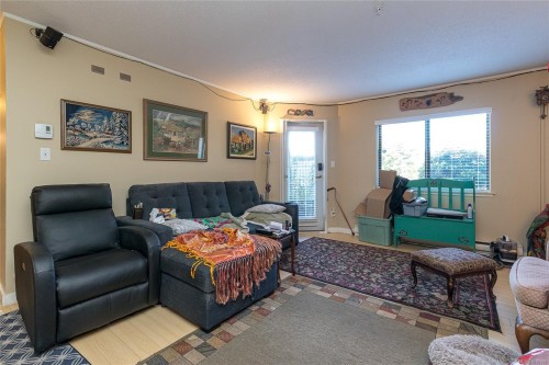 #102-651 Jolly Pl, Saanich, BC 