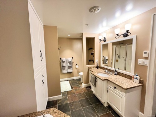 #206-2326 Harbour Rd, Sidney, BC 