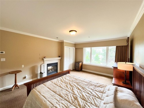 #206-2326 Harbour Rd, Sidney, BC 