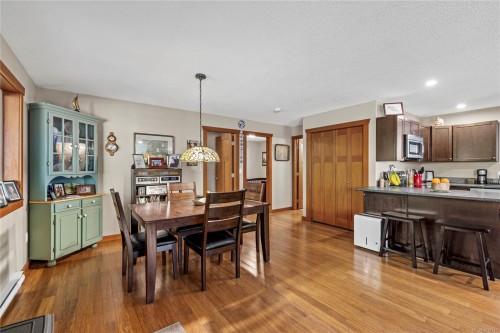 13475 Cedar Rd, Ladysmith, BC 