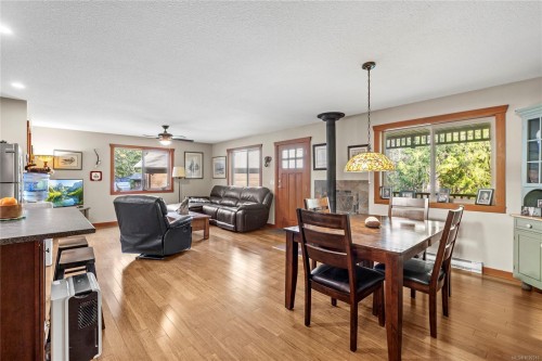 13475 Cedar Rd, Ladysmith, BC 