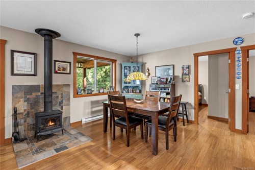 13475 Cedar Rd, Ladysmith, BC 