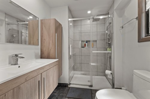 Salle de bains attenante à la CCP - 4040 40E Avenue, Montréal (Rivière-Des-Prairies/Pointe-Aux-Trembles), QC 