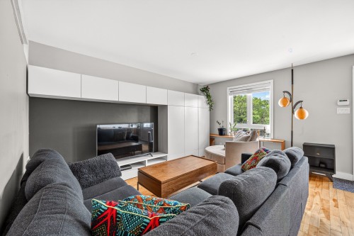 Salon - 580 Rue Darling, Montréal (Mercier/Hochelaga-Maisonneuve), QC 