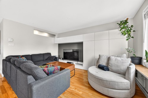 Salon - 580 Rue Darling, Montréal (Mercier/Hochelaga-Maisonneuve), QC 