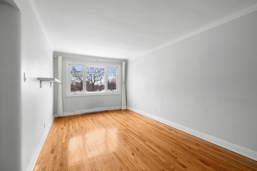 Salon - 3462 Av. De Kent, Montréal (Côte-Des-Neiges/Notre-Dame-De-Grâce), QC 