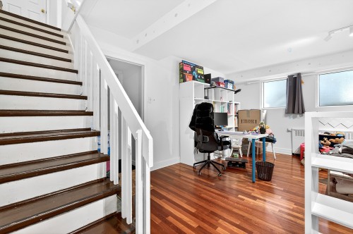 Salle familiale - 574 Av. Abercorn, Mont-Royal, QC 