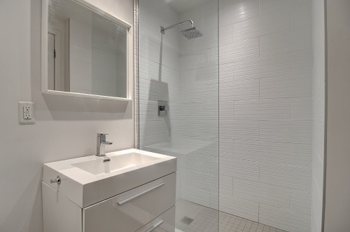 Bathroom - 205-3300 Av. Troie, Montréal (Côte-Des-Neiges/Notre-Dame-De-Grâce), QC - Indoor Photo Showing Bathroom