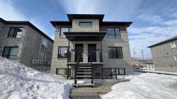 116  - 128 Rue des Échevins  Saint-Jean-Sur-Richelieu, QC J2W 3E8