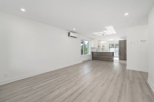 Salon - 116  - 128 Rue Des Échevins, Saint-Jean-Sur-Richelieu, QC 