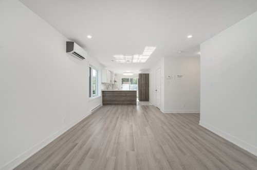 Salon - 116  - 128 Rue Des Échevins, Saint-Jean-Sur-Richelieu, QC 