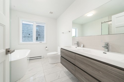 Salle de bains - 116  - 128 Rue Des Échevins, Saint-Jean-Sur-Richelieu, QC 