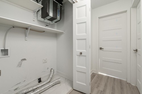 Salle de lavage - 116  - 128 Rue Des Échevins, Saint-Jean-Sur-Richelieu, QC 