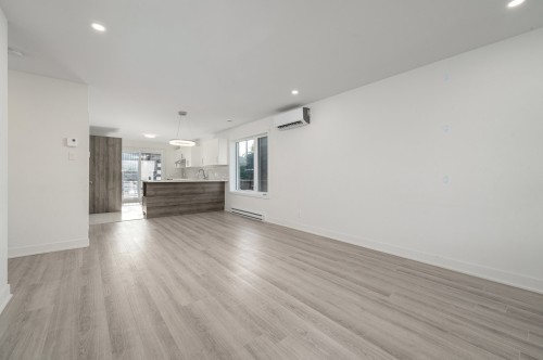 Salon - 116  - 128 Rue Des Échevins, Saint-Jean-Sur-Richelieu, QC 