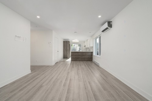 Salon - 116  - 128 Rue Des Échevins, Saint-Jean-Sur-Richelieu, QC 